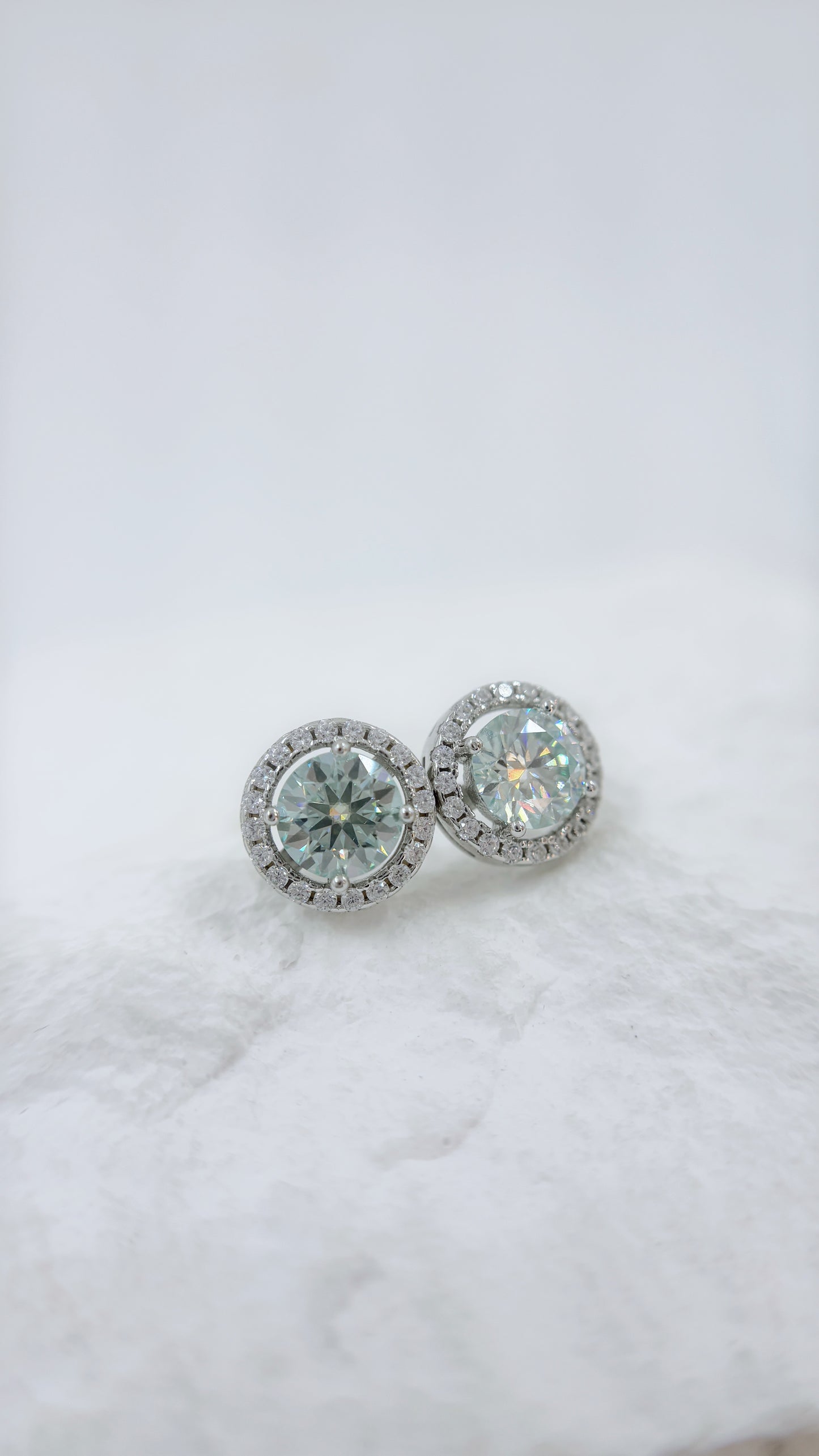 Earrings | 1 Carat | Icy Blue on Classic Halos