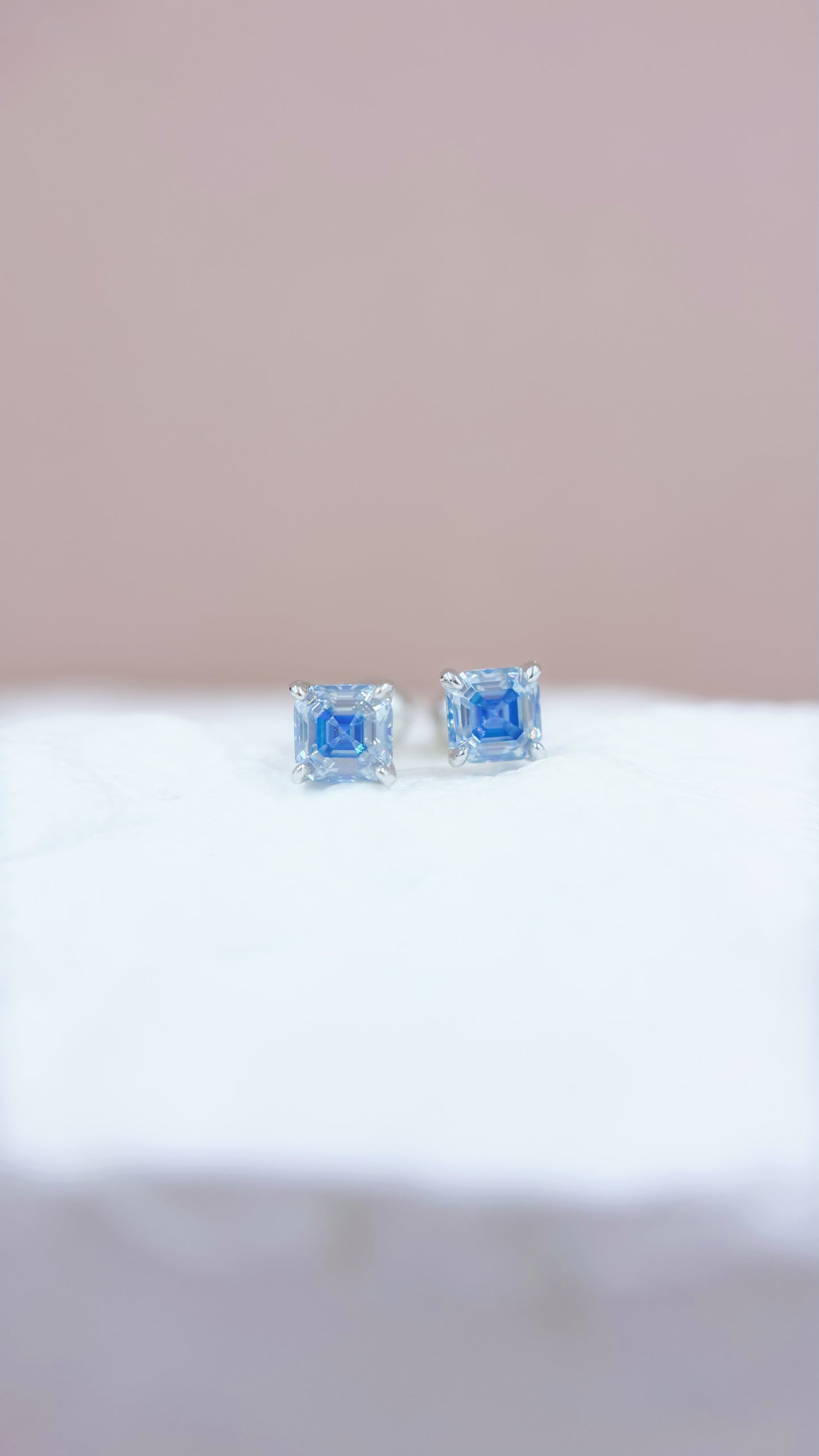 Earrings | 0.5 carat | Vivid Blue Asscher