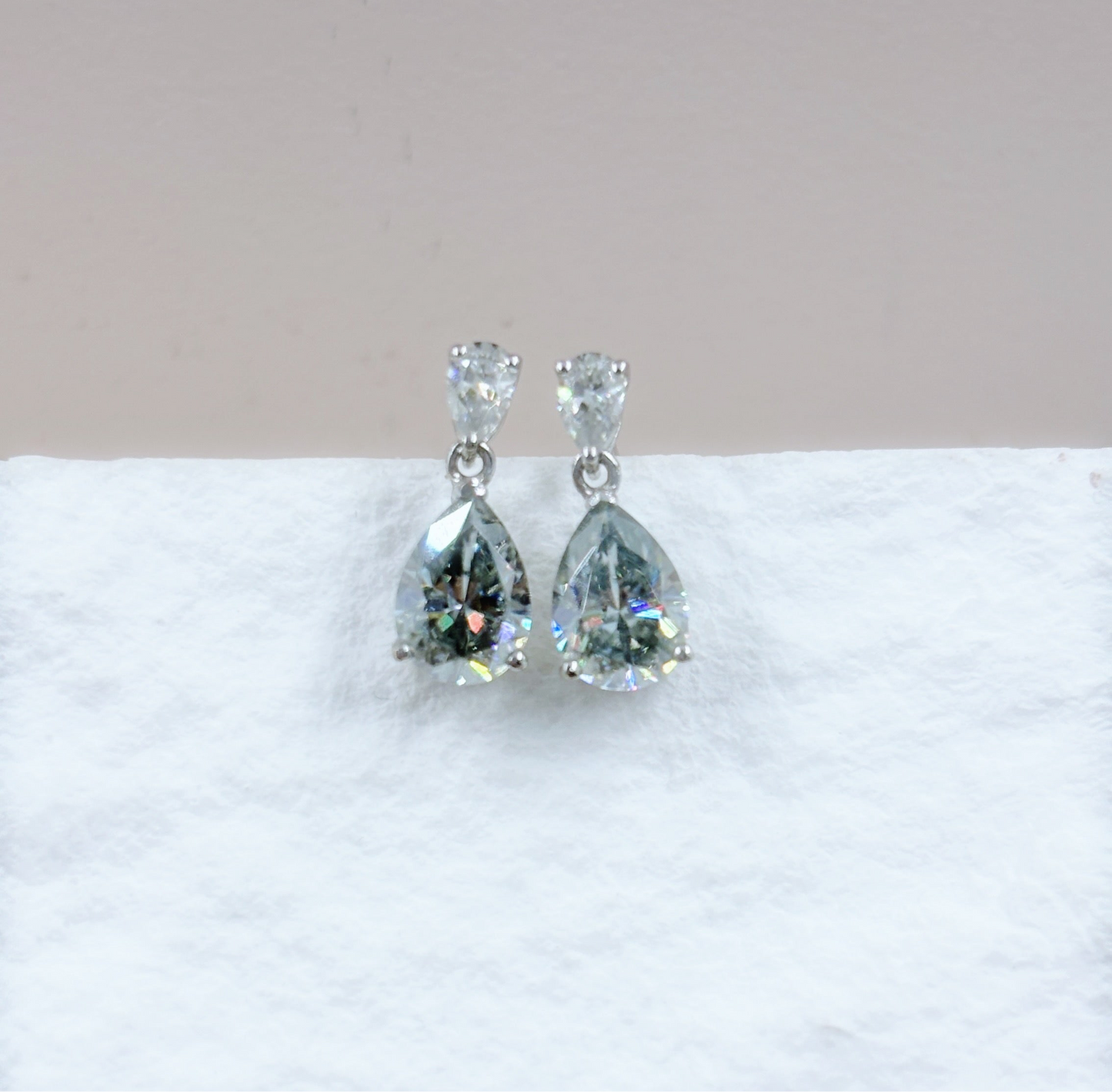 Earrings | 1 Carat | Misty Grey in 9K Dew Drops