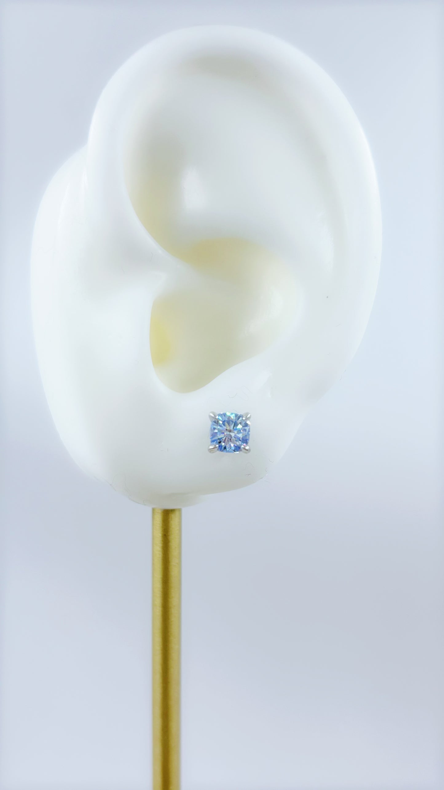 Earrings | 0.5 carat | Vivid Blue Cushion