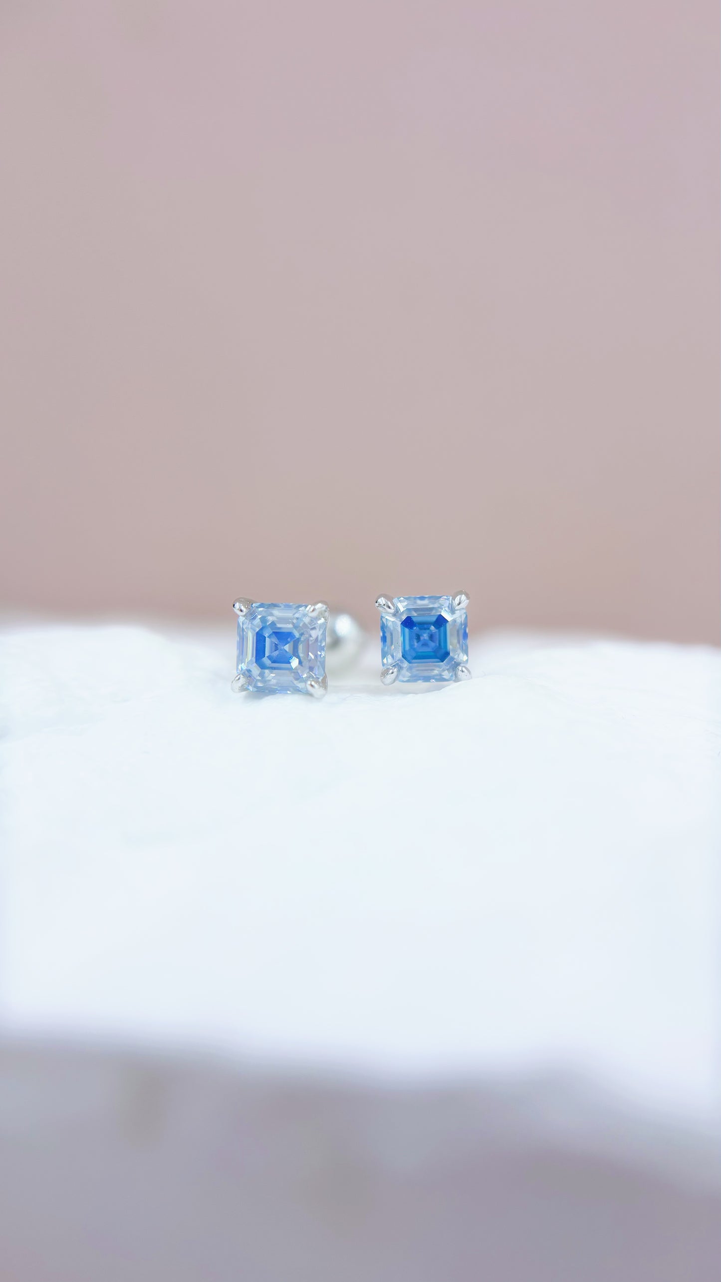Earrings | 0.5 carat | Vivid Blue Asscher