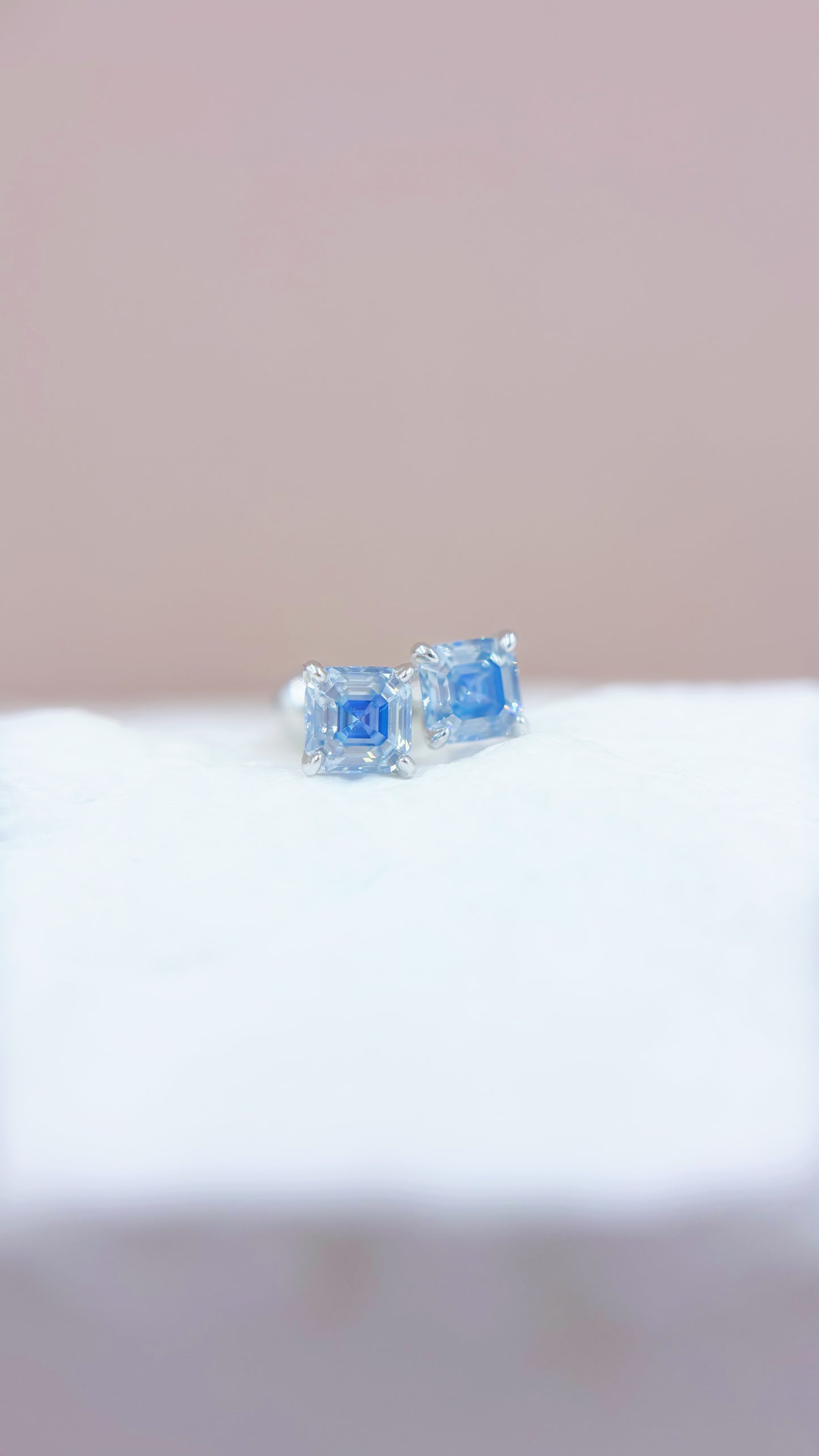 Earrings | 0.5 carat | Vivid Blue Asscher