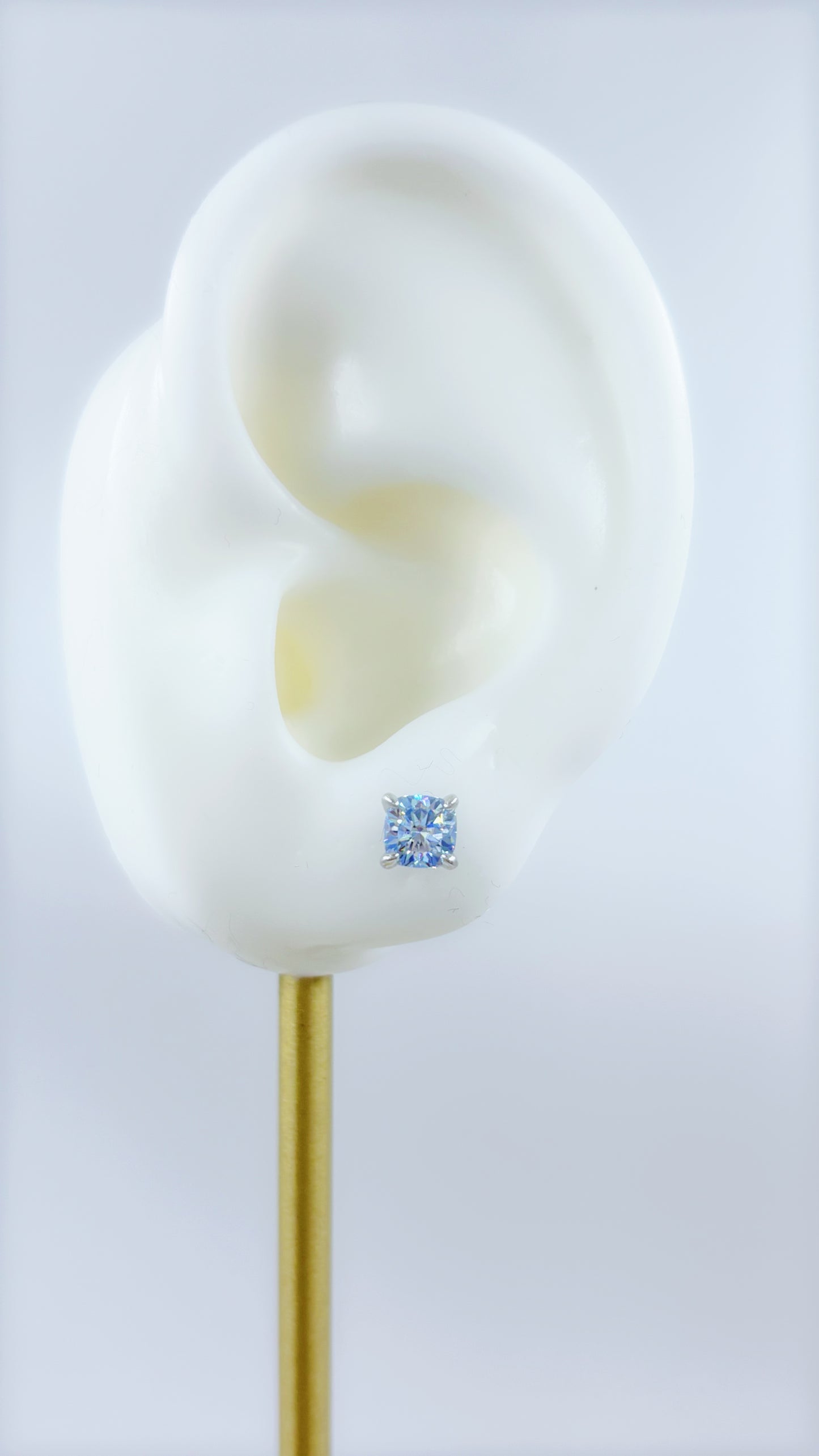 Earrings | 0.5 carat | Vivid Blue Cushion