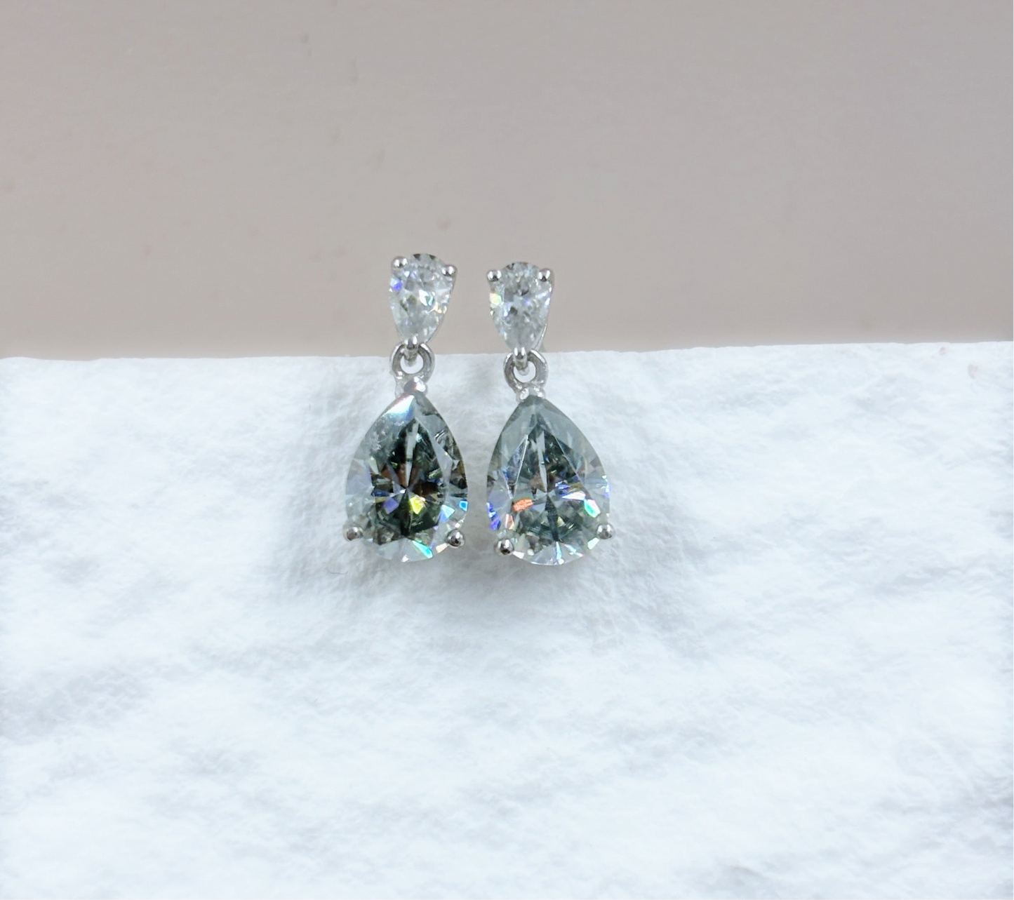 Earrings | 1 Carat | Misty Grey in 9K Dew Drops