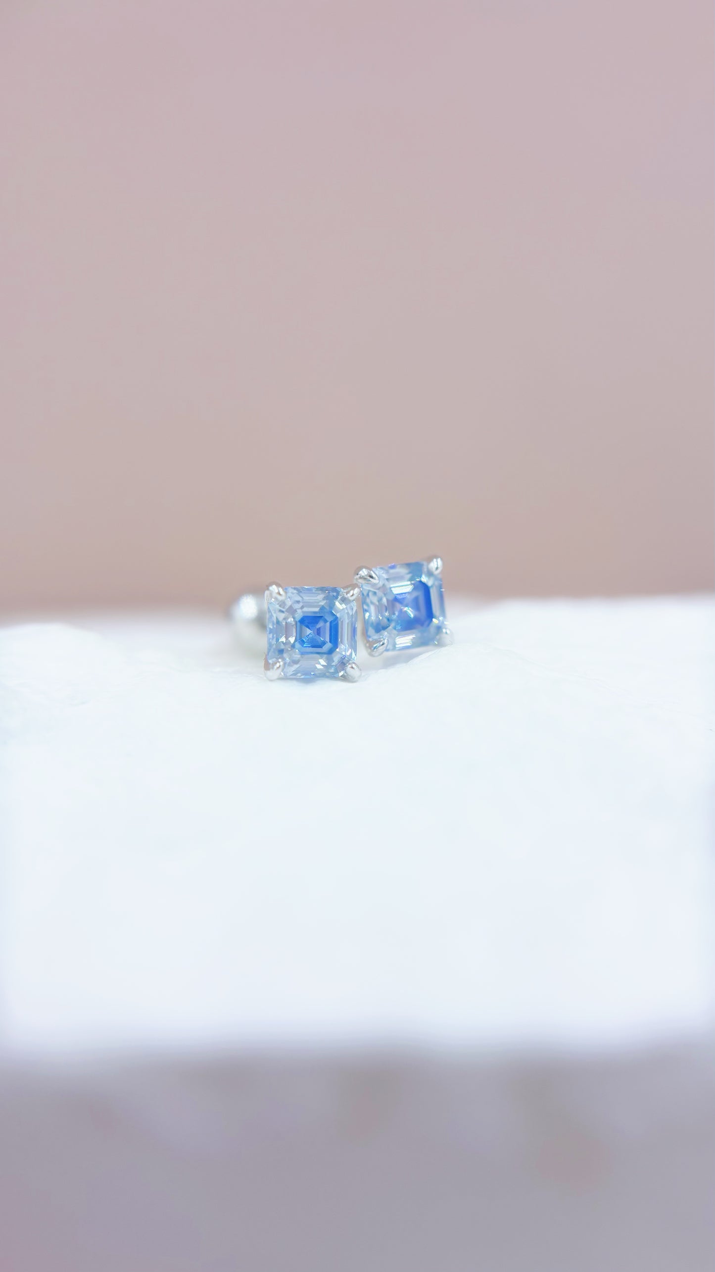 Earrings | 0.5 carat | Vivid Blue Asscher