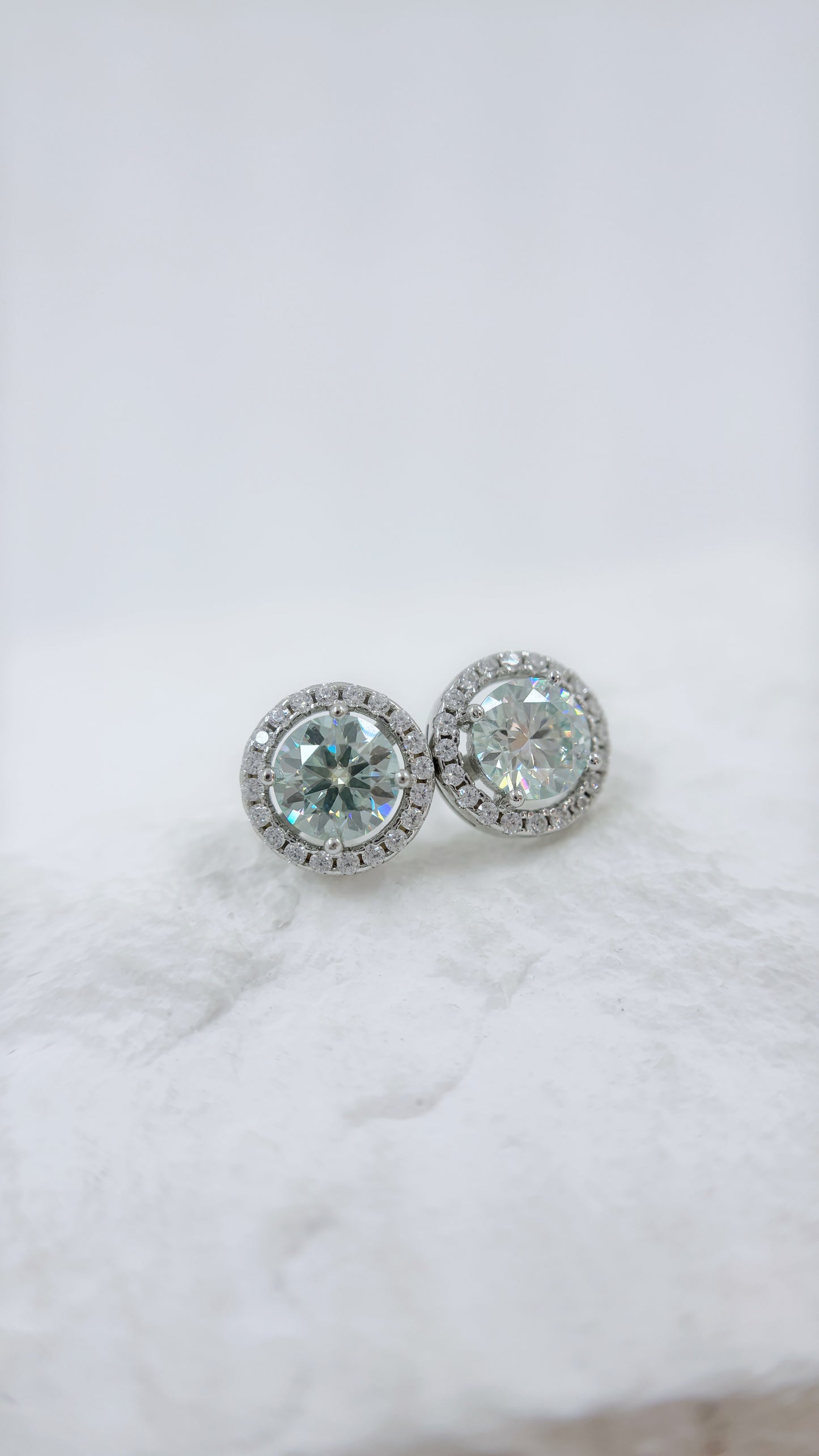 Earrings | 1 Carat | Icy Blue on Classic Halos