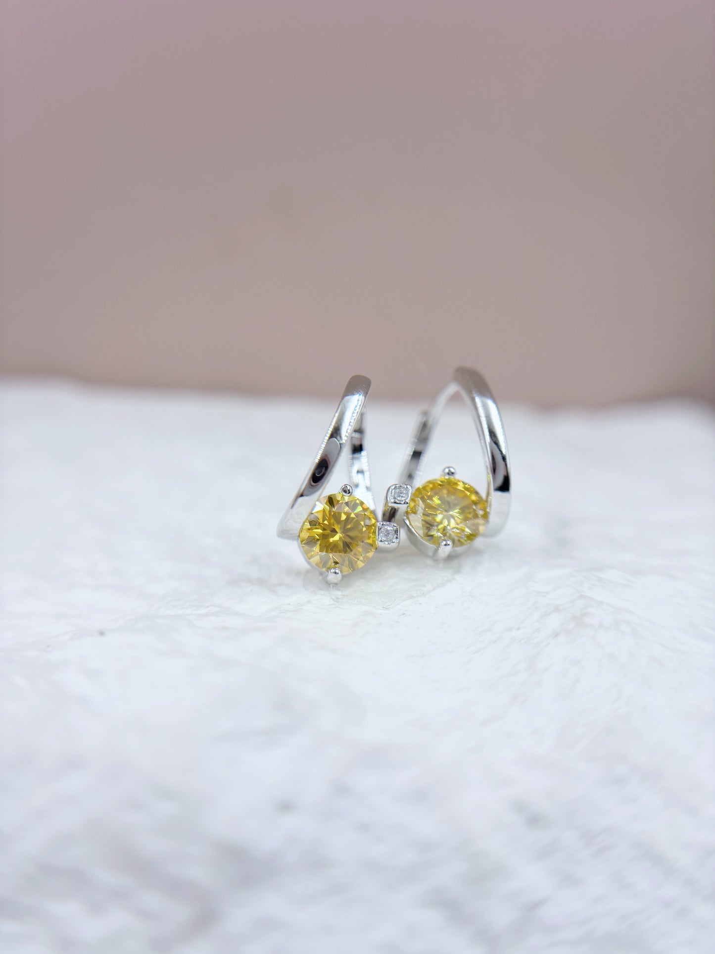 Earrings | 1 Carat | A Ribbon Twirl in Yellow
