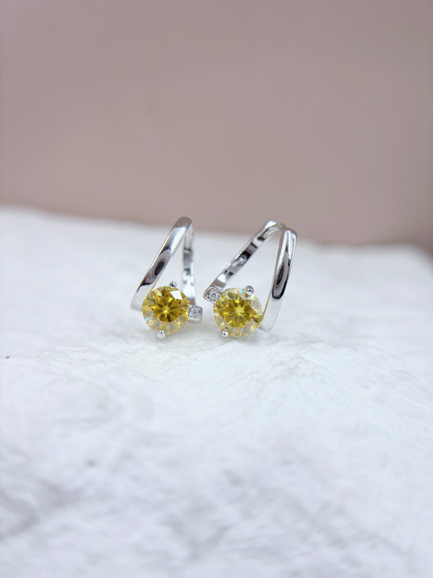 Earrings | 1 Carat | A Ribbon Twirl in Yellow