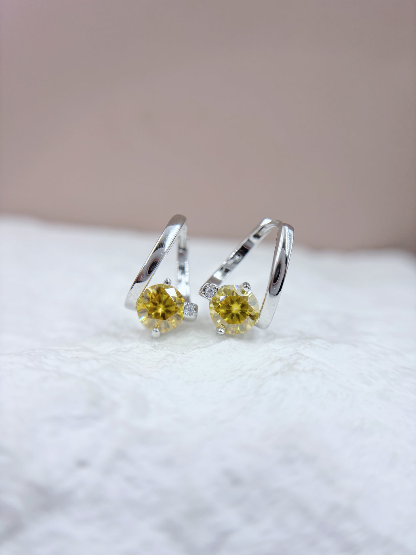 Earrings | 1 Carat | A Ribbon Twirl in Yellow