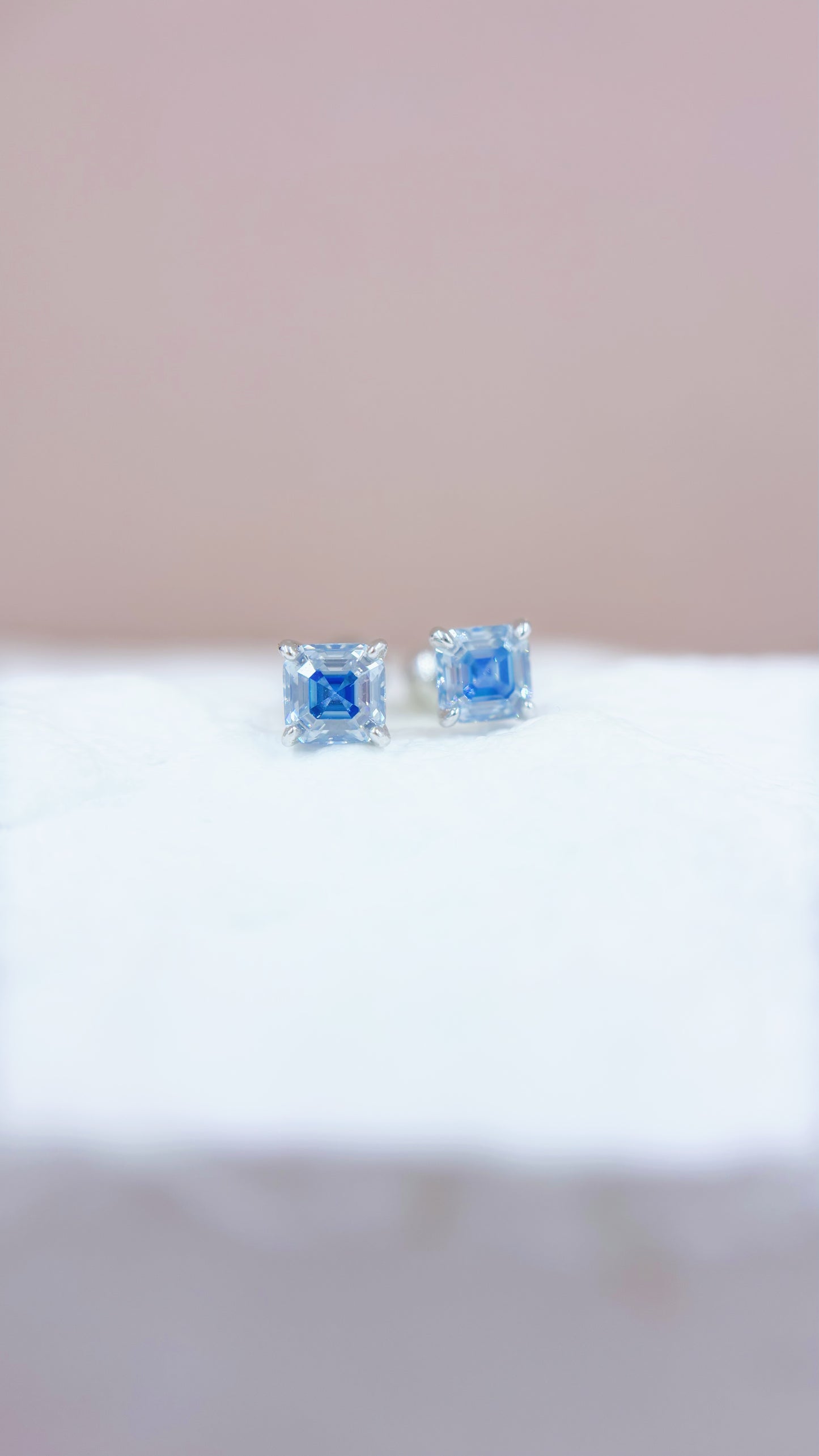 Earrings | 0.5 carat | Vivid Blue Asscher
