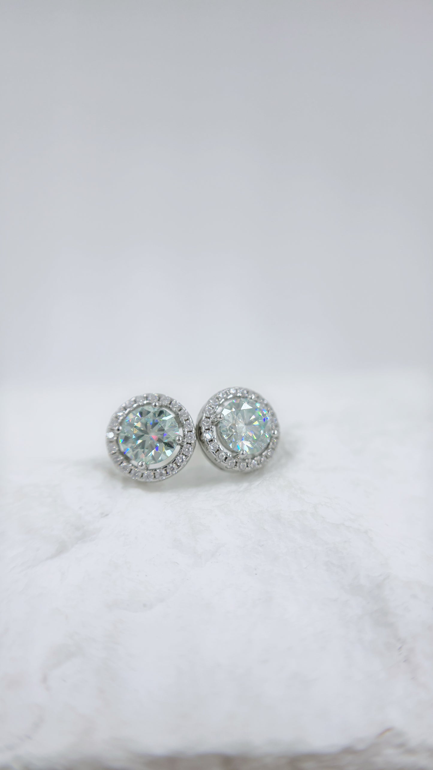 Earrings | 1 Carat | Icy Blue on Classic Halos