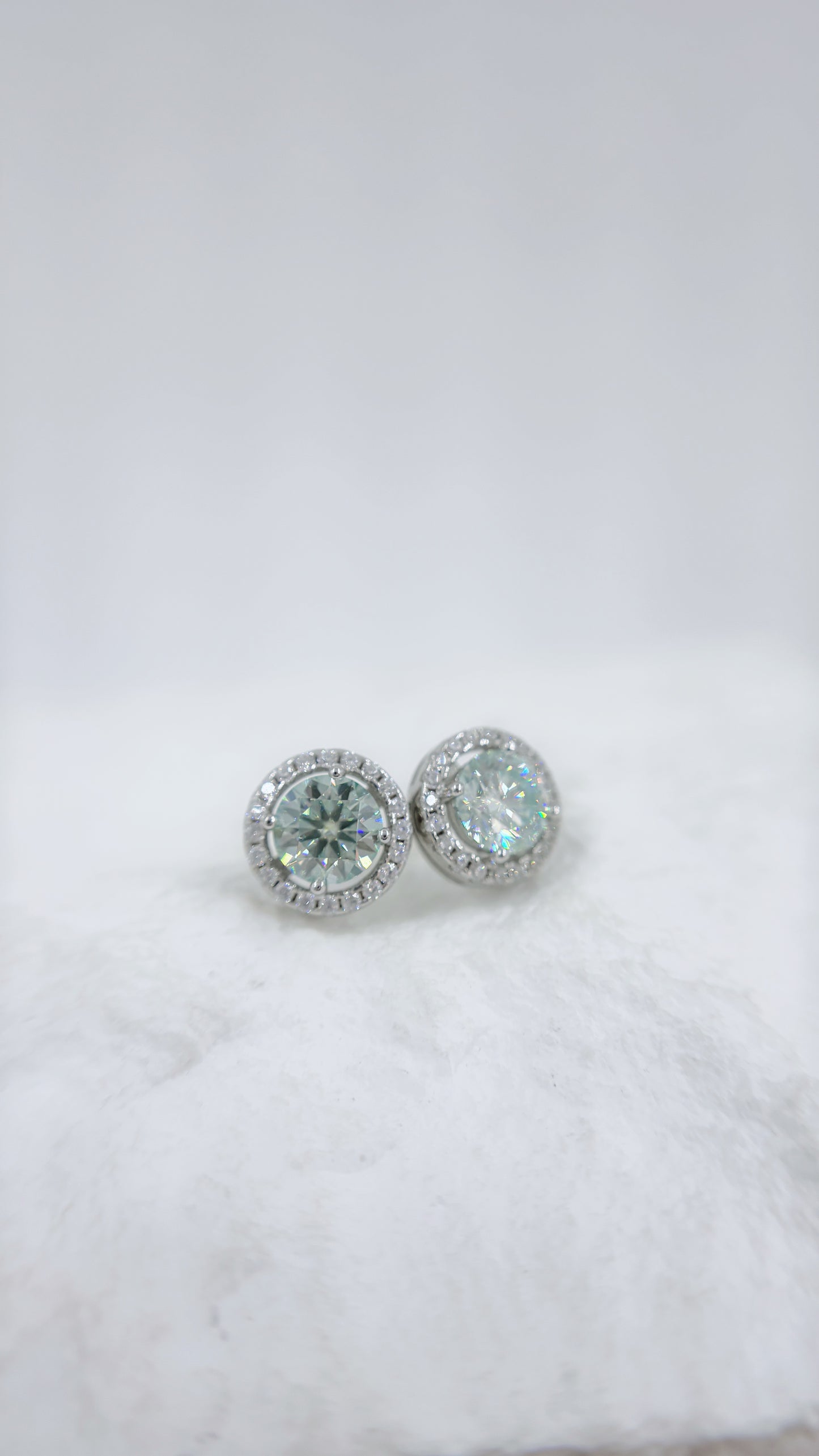 Earrings | 1 Carat | Icy Blue on Classic Halos