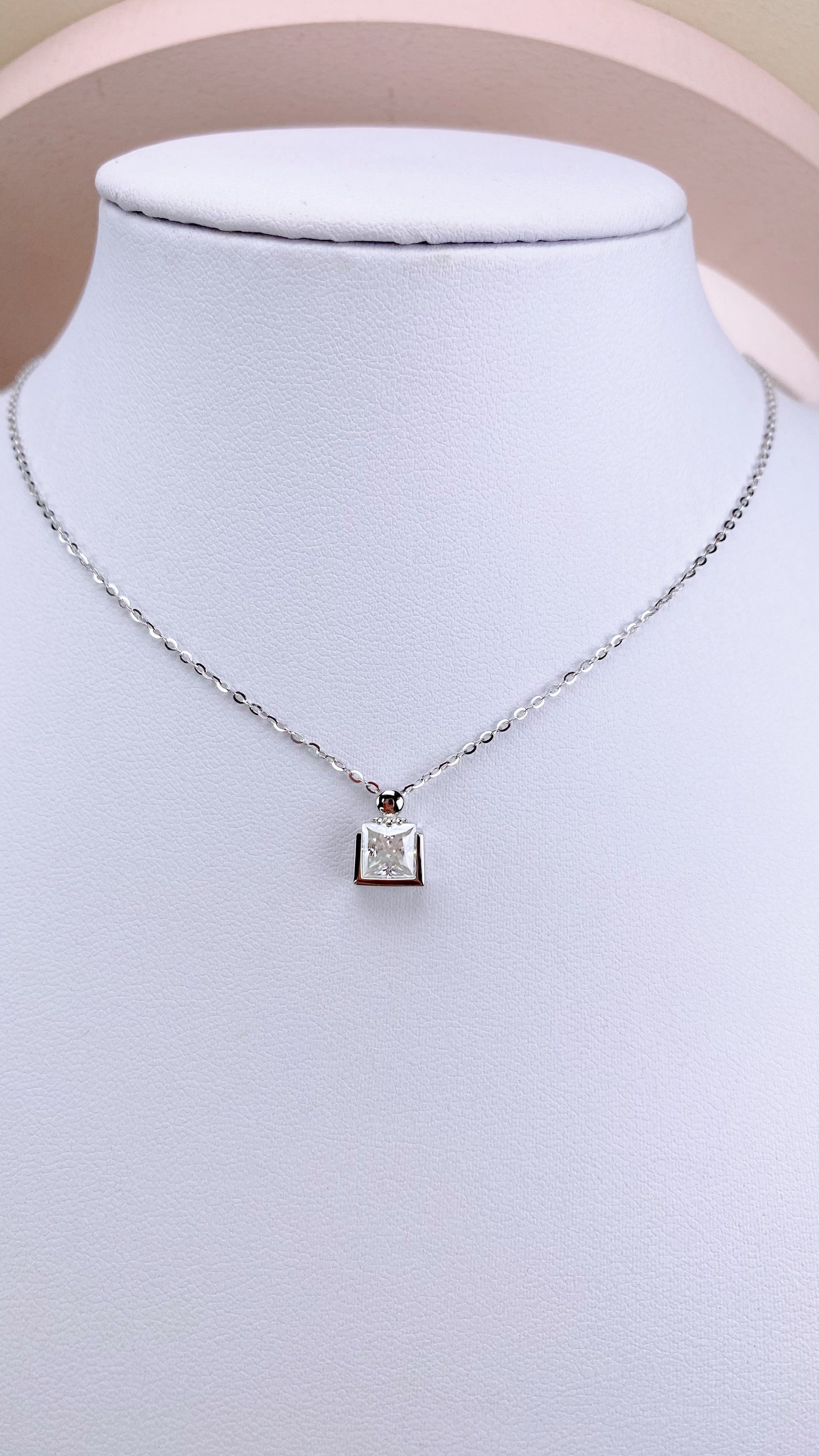 Necklace: 1 Carat | Colourless | Princess Bezel