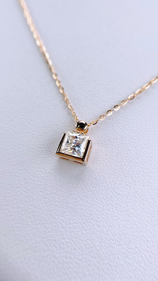 Necklace: 1 Carat | Colourless | Princess Bezel