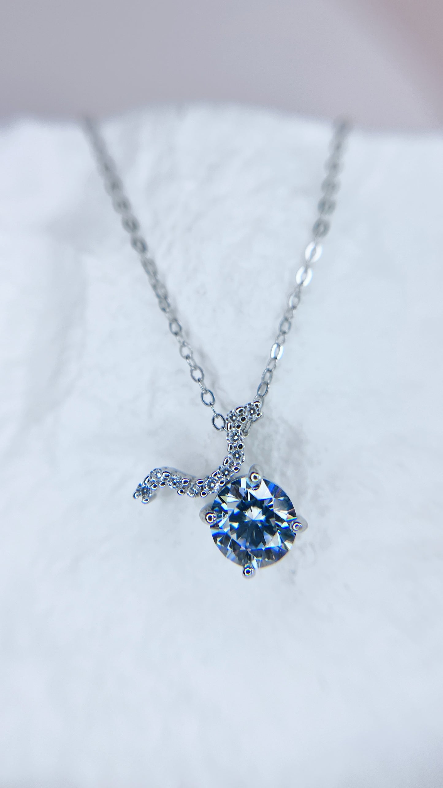 Necklace | 1 Carat | Violet Blue Grey