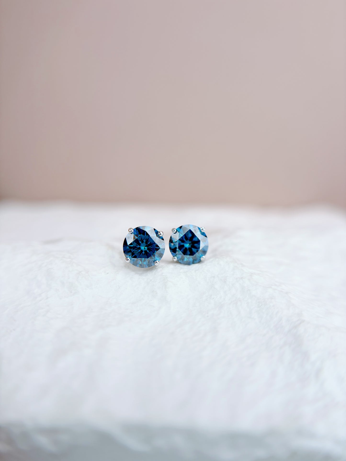 Earrings | 1 Carat | Cerulean Blue Round 18K White Gold