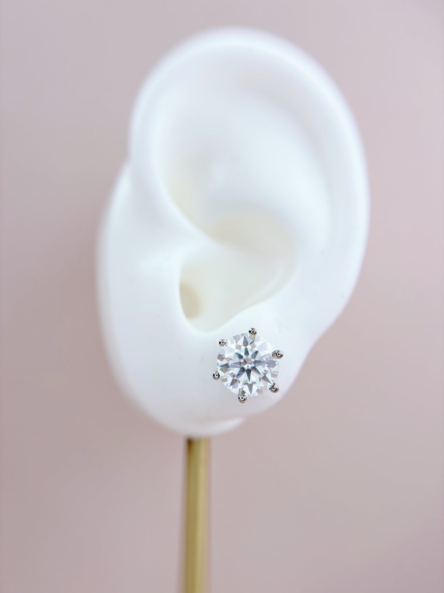 Earrings | 2 Carat | Colourless Round