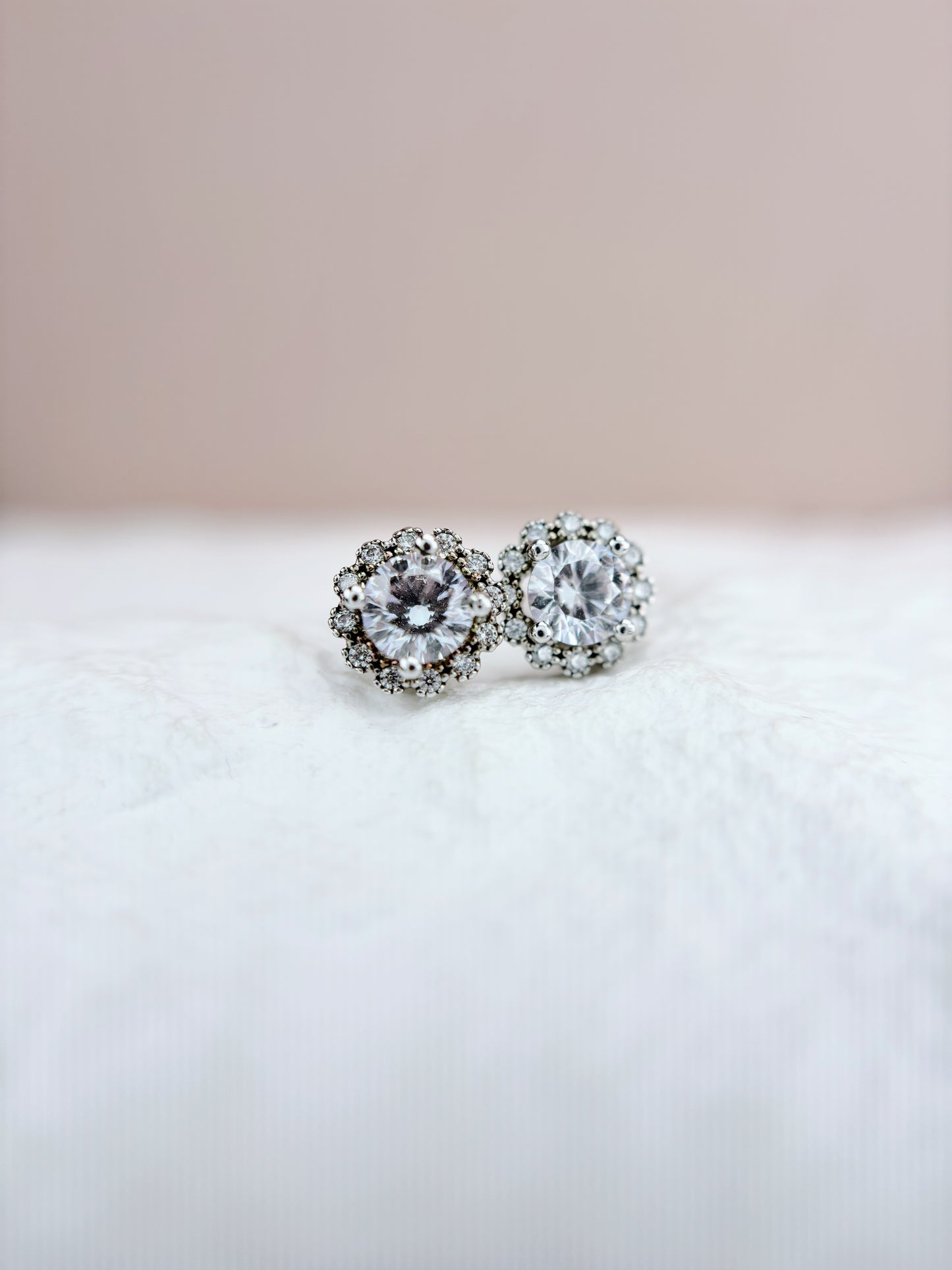 Earrings | 0.5 Carat | Colourless Round Flow Halo