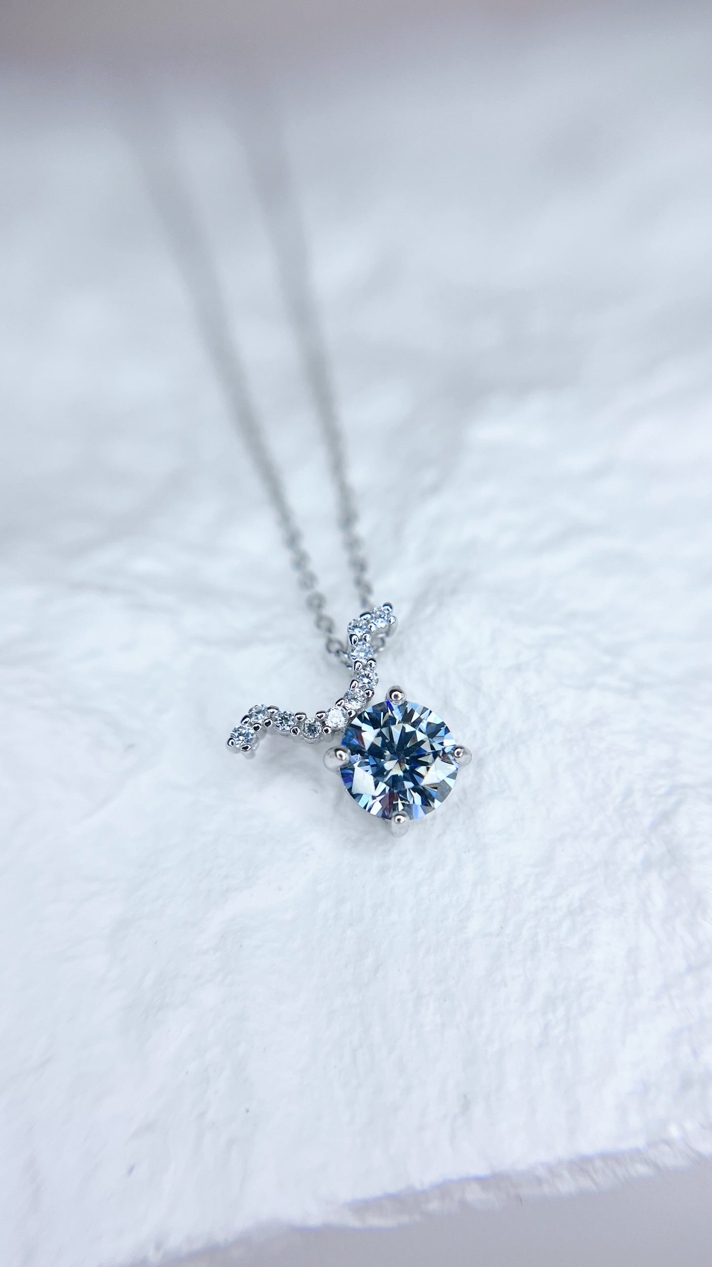 Necklace | 1 Carat | Violet Blue Grey