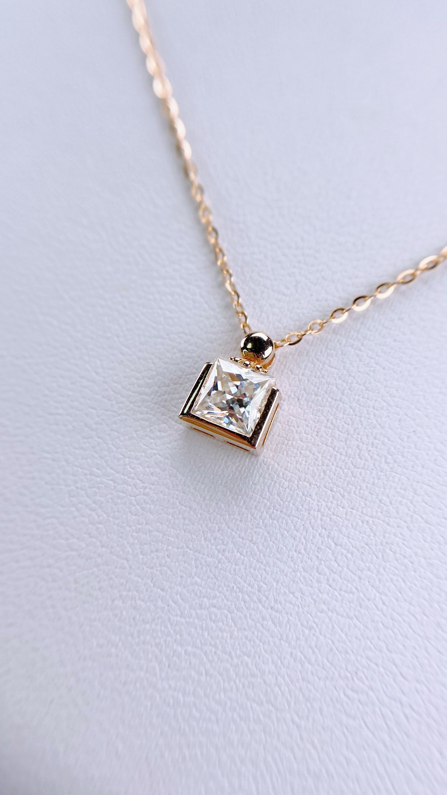 Necklace: 1 Carat | Colourless | Princess Bezel