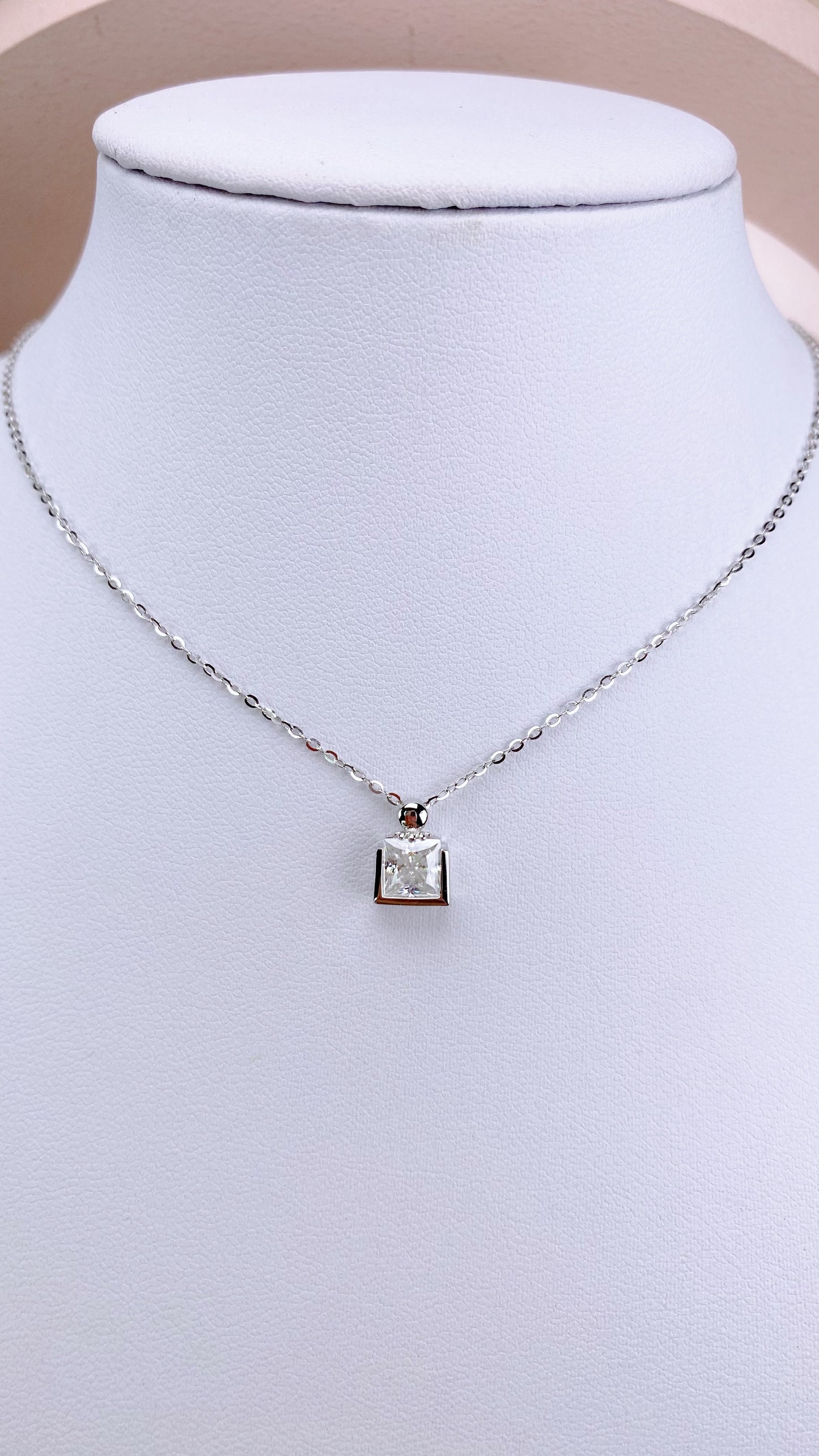 Necklace: 1 Carat | Colourless | Princess Bezel