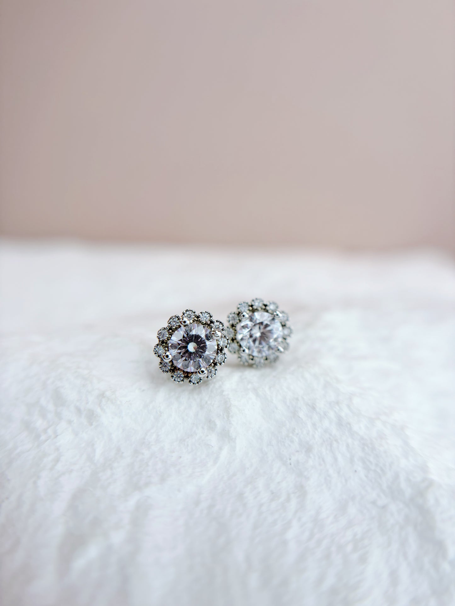 Earrings | 0.5 Carat | Colourless Round Flow Halo