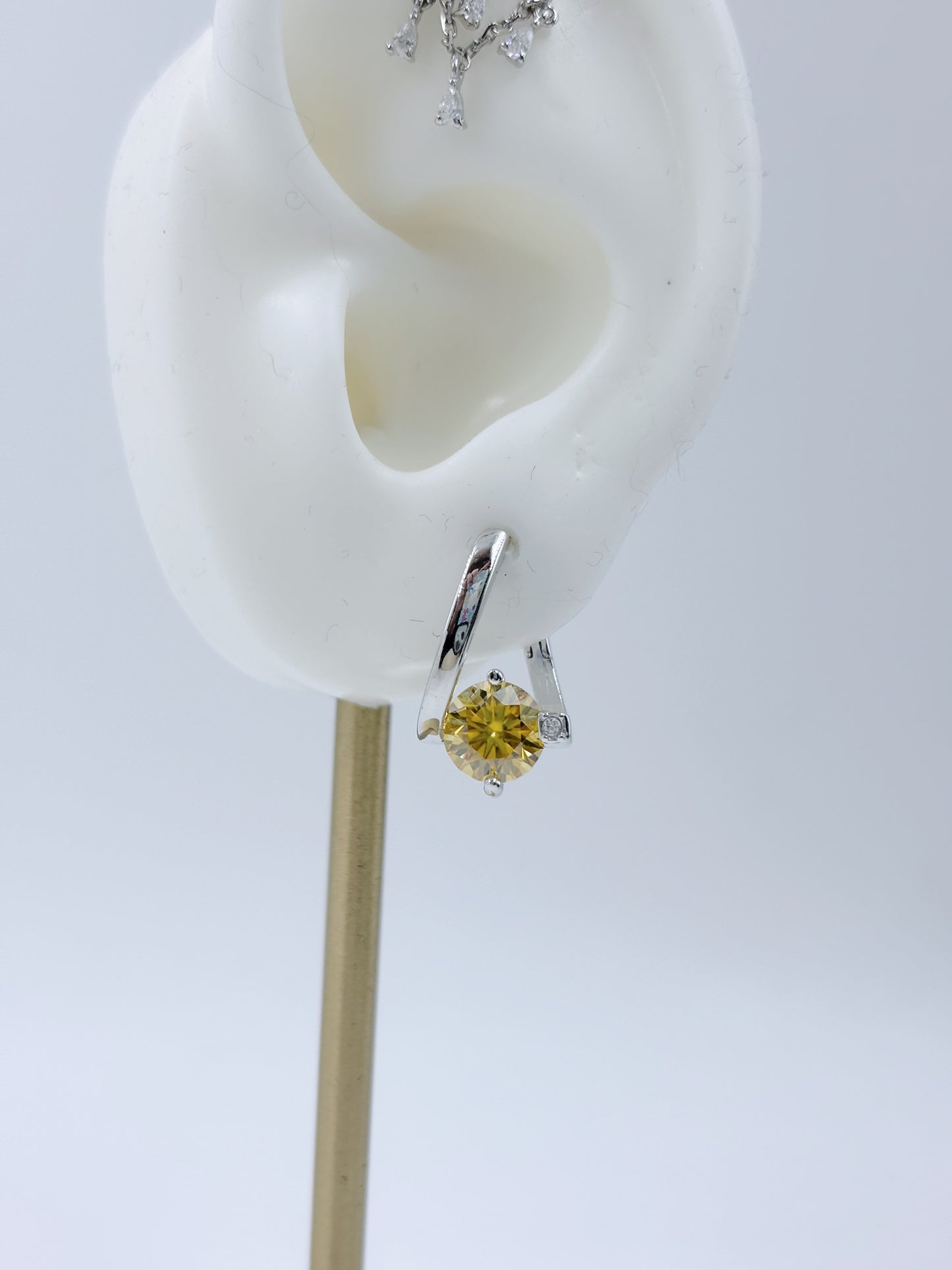 Earrings | 1 Carat | A Ribbon Twirl in Yellow