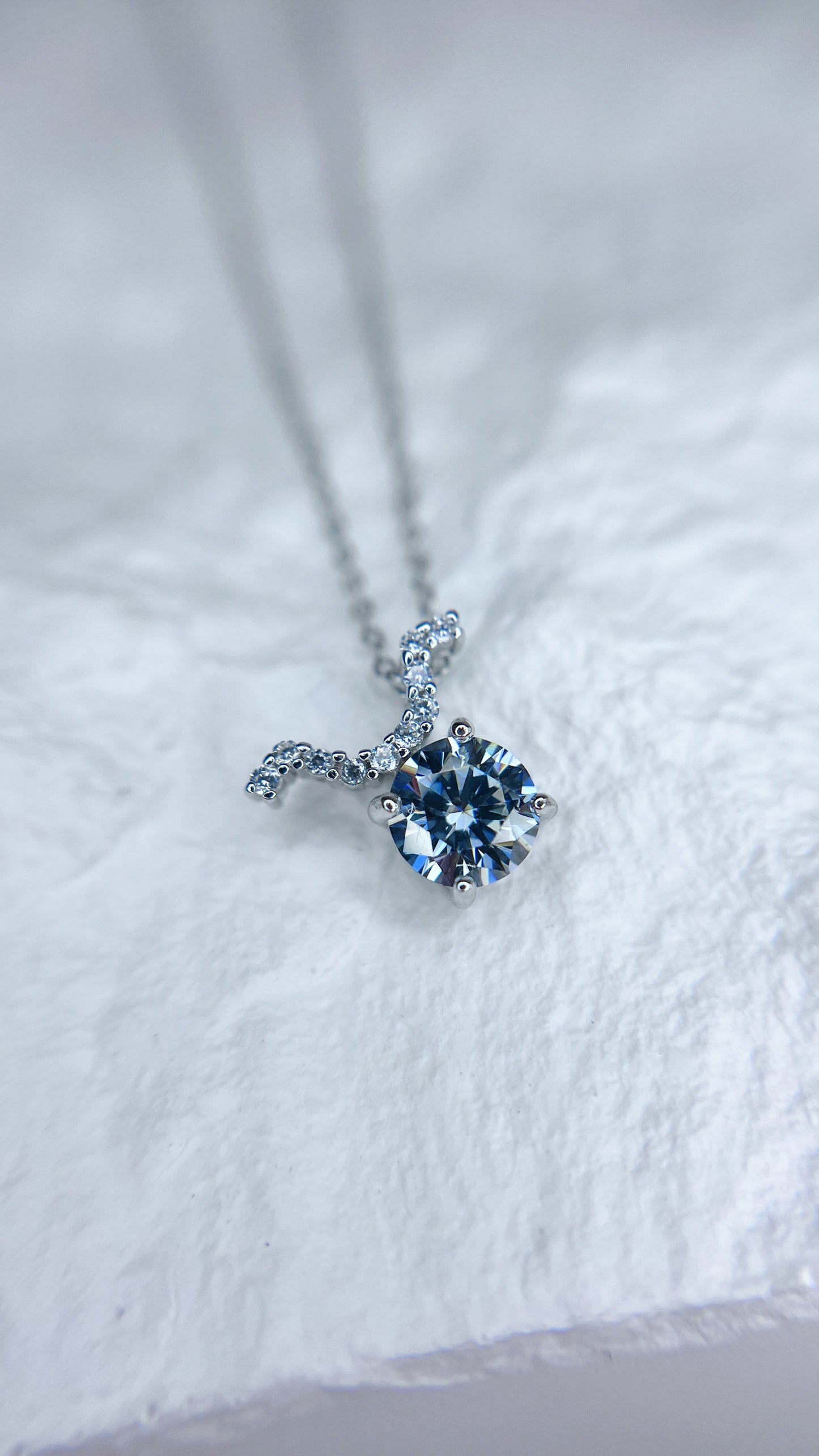 Necklace | 1 Carat | Violet Blue Grey