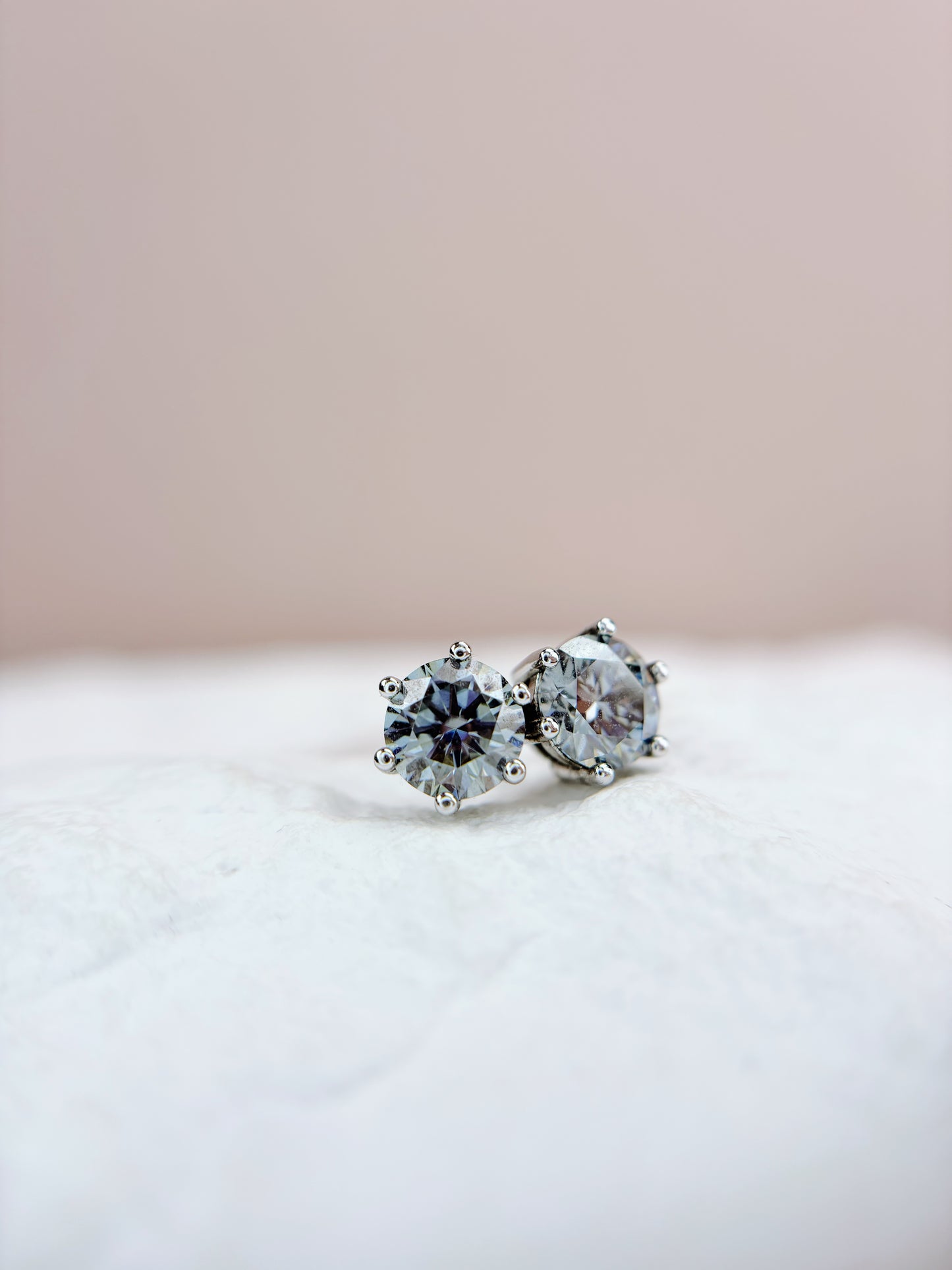 Earrings | 1 Carat | Violet Blue Grey