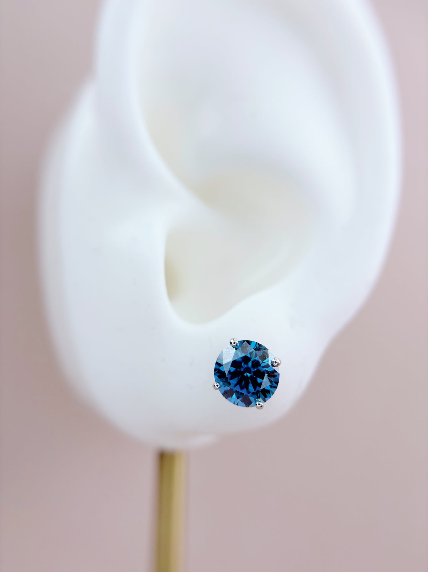 Earrings | 1 Carat | Cerulean Blue Round 18K White Gold