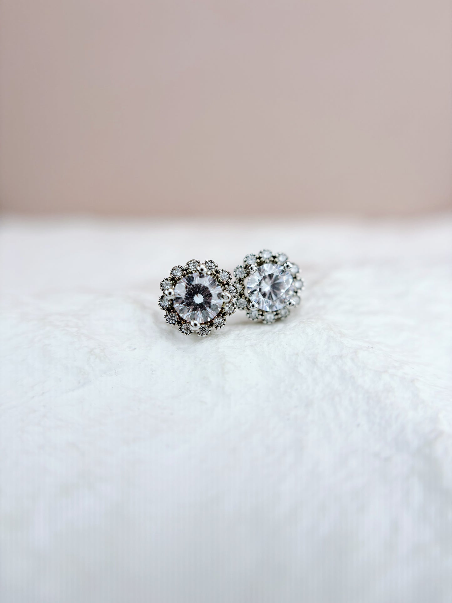 Earrings | 0.5 Carat | Colourless Round Flow Halo