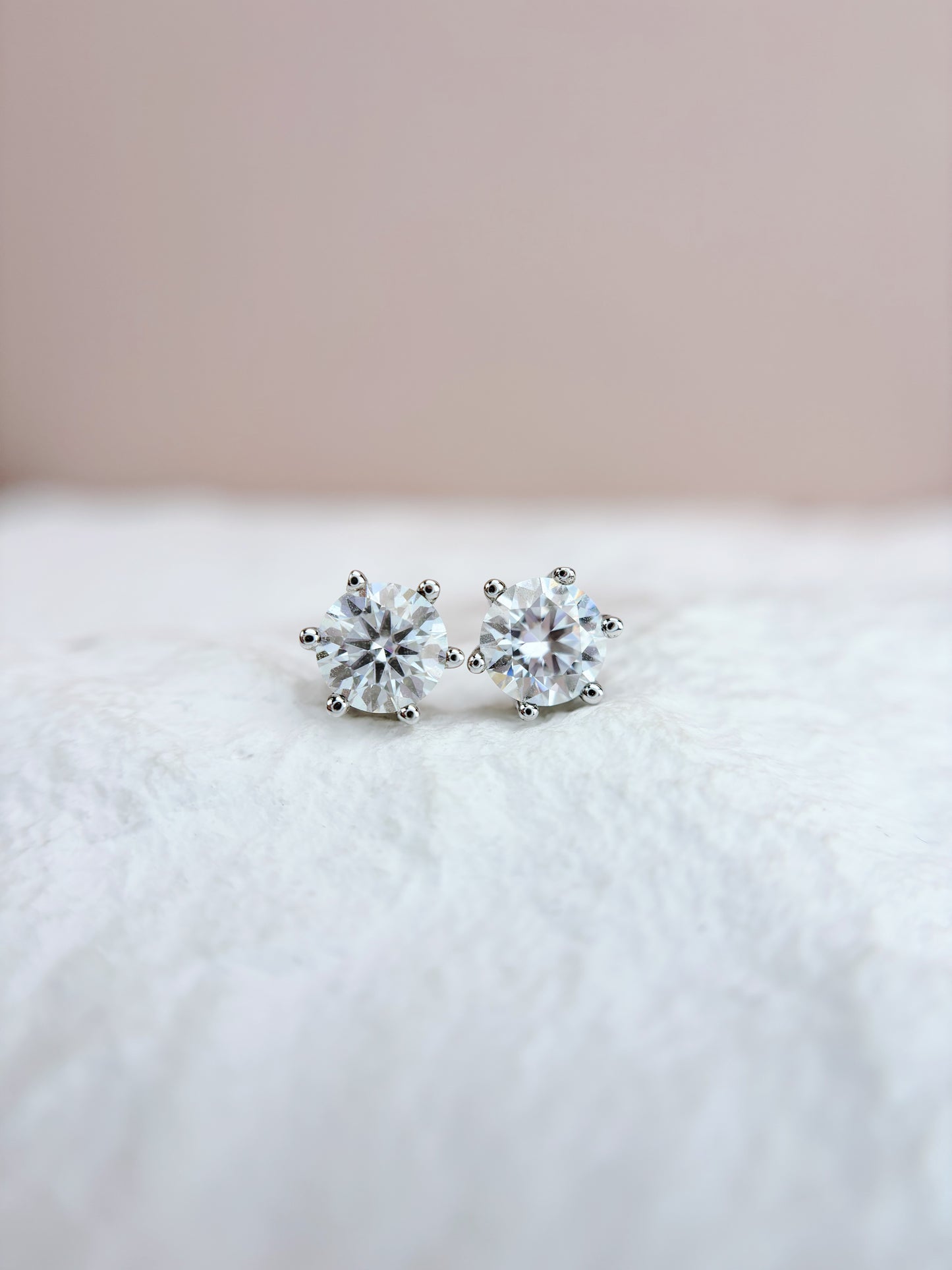 Earrings | 2 Carat | Colourless Round