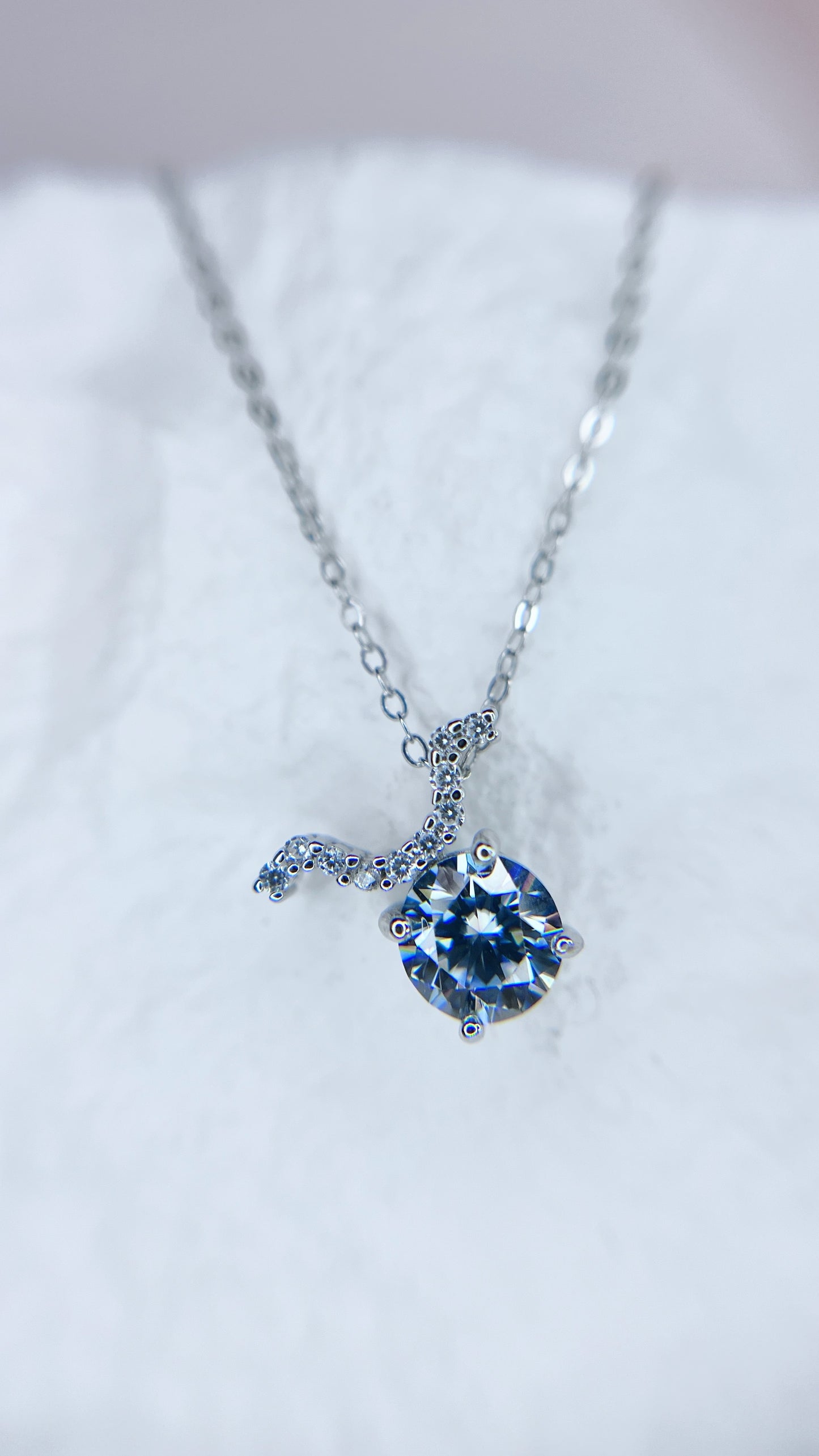 Necklace | 1 Carat | Violet Blue Grey