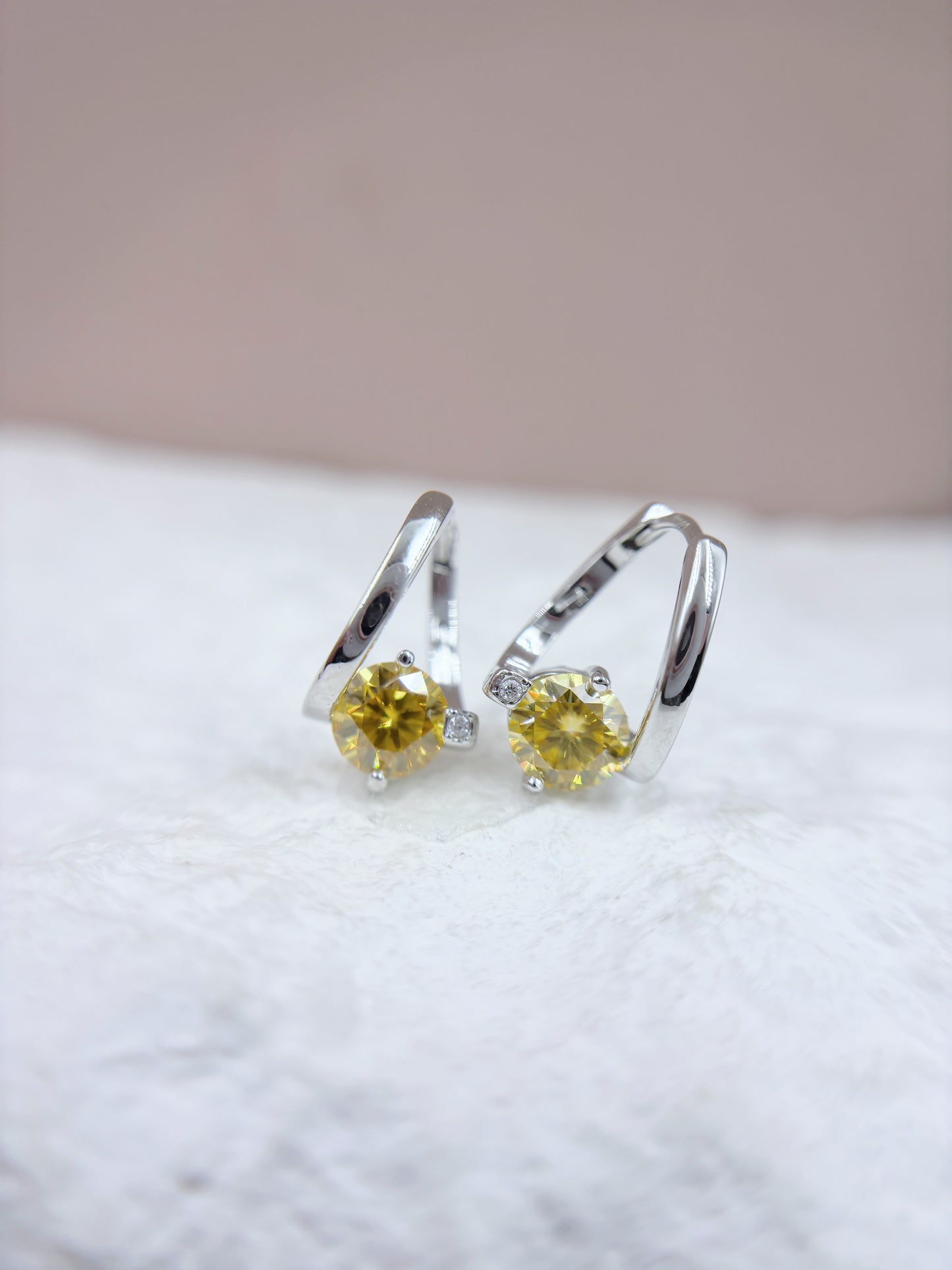 Earrings | 1 Carat | A Ribbon Twirl in Yellow