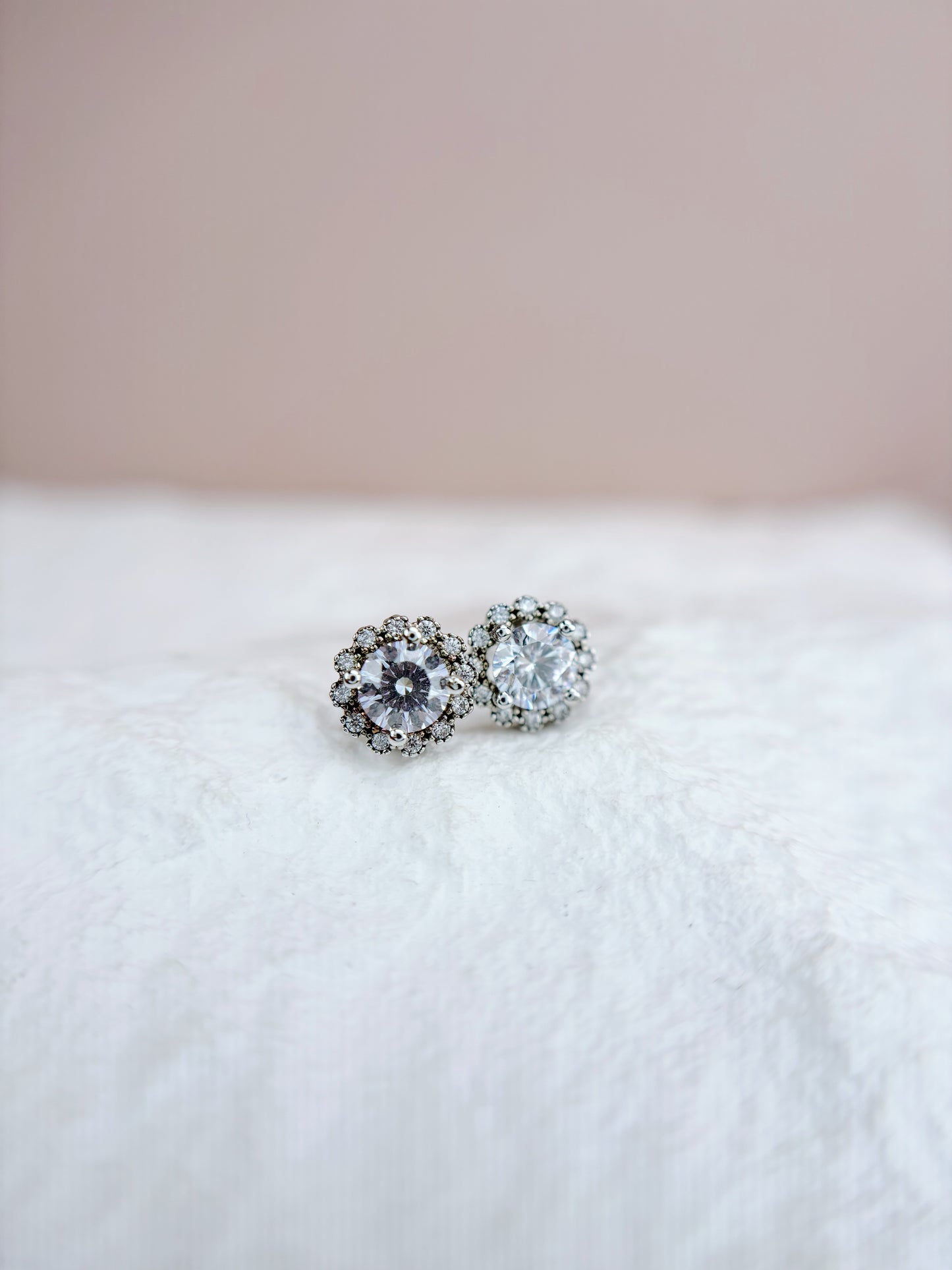 Earrings | 0.5 Carat | Colourless Round Flow Halo